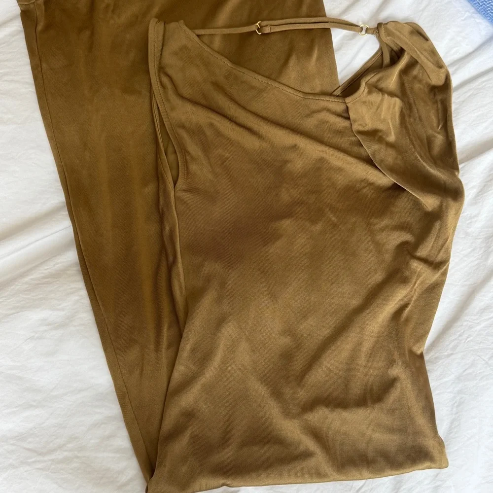 Asta resort chloe dress in gold size Medium! Seen on alix Earle - Picture 6 of 12